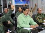Мадуро не пуска камионите с помощи, войниците му дезертират