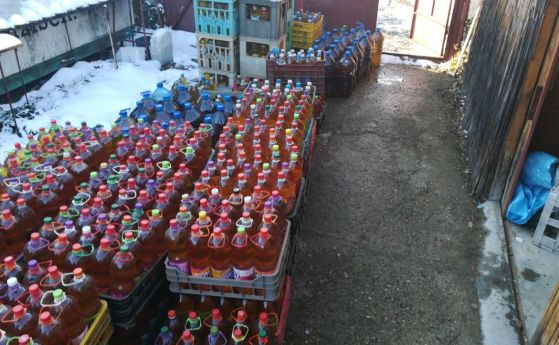 Полицаи от Пазарджик откриха 4271 литра контрабанден алкохол в пункт за изкупуване на билки