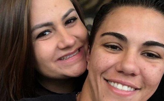 Звездата от UFC Джесика Андраде се ожени за приятелката си