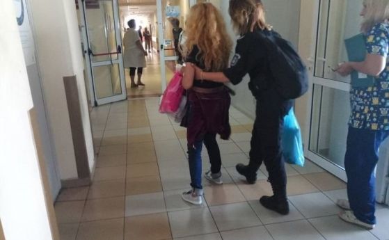 Иванчева: Уважаема г-жо Цачева, как се ходи до тоалетна с белезници на ръцете зад гърба?