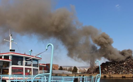 Пожар на пристанище 'Одесос' във Варна