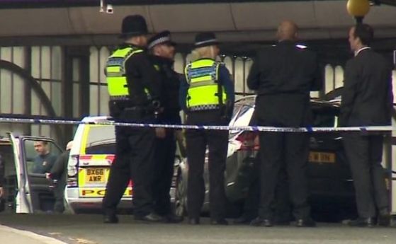 Бомби са изпратени до две летища и гара в Лондон