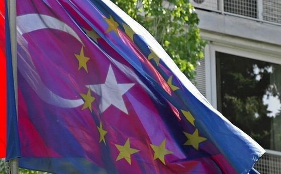 Анкара: Европа изоставя собствените си ценности