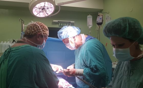 Бебе на пострадала в катастрофа се роди преждевременно, спасиха го лекари от Пирогов и Майчин дом