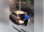Камера засне таксиметров шофьор да краде куче в Драгалевци