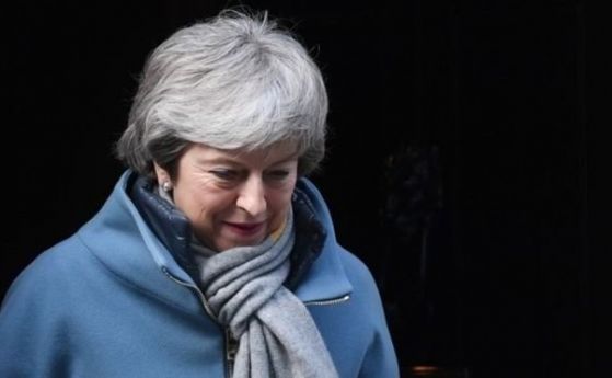 Брекзит донесе 3 оставки в кабинета за Тереза Мей