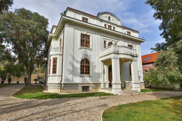 Сградата на някогашната средношколска библиотека П. Славейков е обявена за