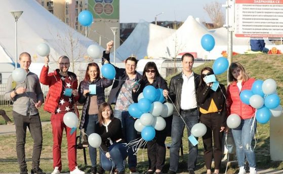 Млади социалисти пуснаха във въздуха балони с 40 лъжи на ГЕРБ