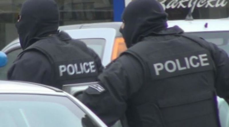 Седем служители на Областния отдел Автомобилна администрация-Перник са арестувани за