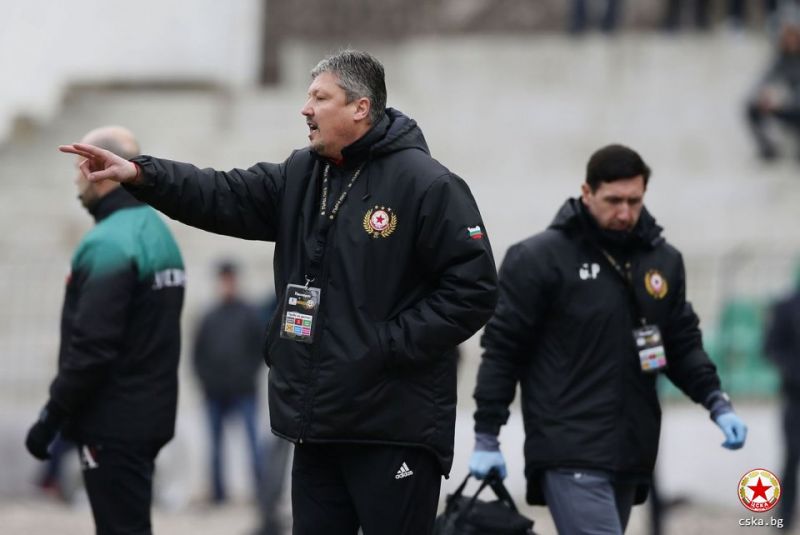 Треньорът на ЦСКА Любослав Пенев е приготвил списък с  играчите,