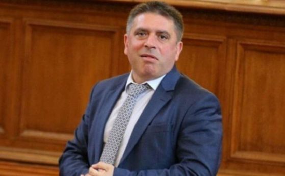Министър Кирилов се гордее със законопроектите си, които правната гилдия посрещна на нож
