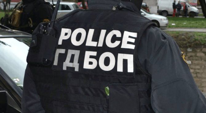 Петима души са задържани при спецакция в Димитровград днес, групата