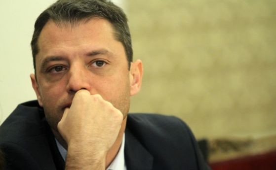 Депутатите приеха оставката на Делян Добрев