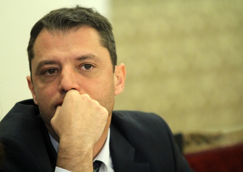 Депутатите приеха оставката на Делян Добрев