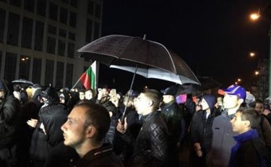 Без сблъсъци премина третата поредна вечер на протести в Габрово