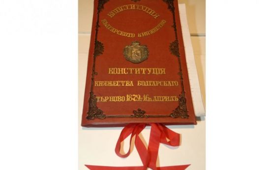 Търновската конституция на 140 г., ВМРО носи пръст от цяла България в старата столица