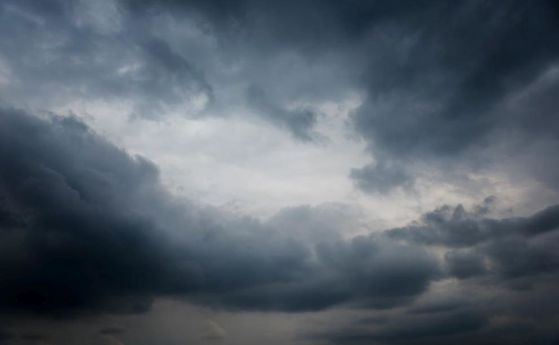 Времето днес: Облачно със слаби превалявания