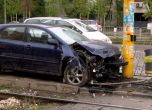 Пияна шофьорка заби автомобила си в стълб в София (снимки)