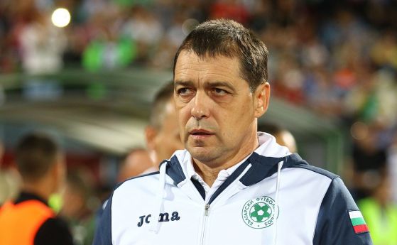 Селекционерът на България по футбол Петър Хубчев подаде оставка твърди