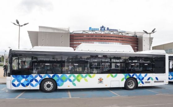 Още 22 нови автобуса на природен газ започват да обслужват