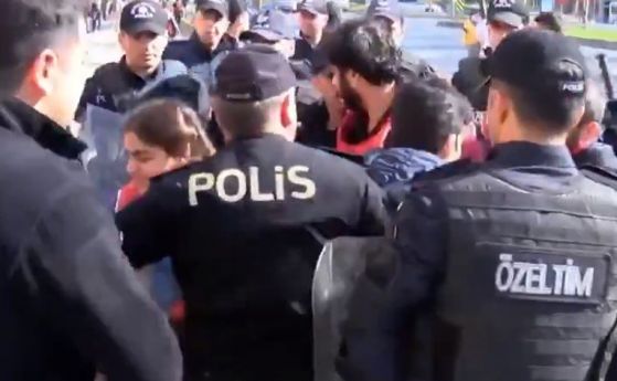  Над 120 души са задържани на демонстрациите за 1 май в Истанбул 