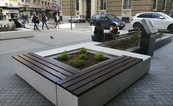 Колко струват новите пейки по столичната улица Граф Игнатиев   Въпросът
