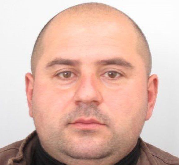 МВР издирва 43-годишния Стоян Георгиев Зайков от Костенец. Той е заподозрян