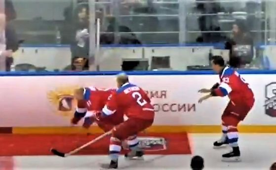 Путин се изпързаля на леда в Сочи (видео)