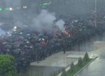 Протестите в Тирана не стихват, демонстрантите хвърлят коктейли ''Молотов'' по спецчастите