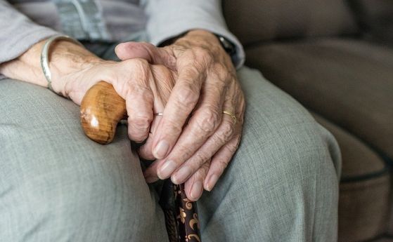 102 годишна жена е заподозряна за убийството на 92 годишна