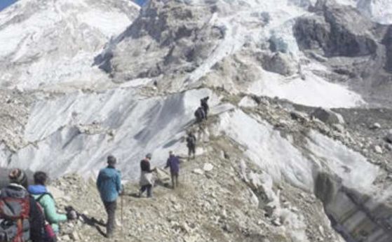 Четирима алпинисти са загинали под Еверест за седмица