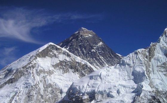 Британски алпинист загина при слизане от Еверест