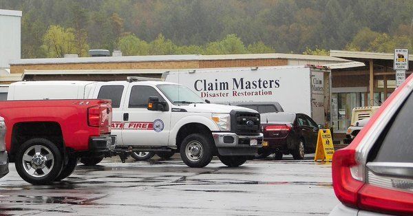 Двама души са ранени при стрелба в училище в Централна