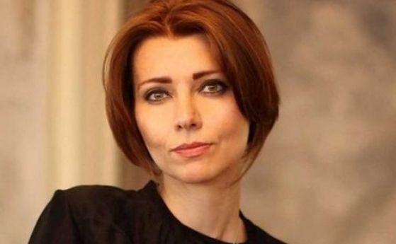 Турски прокурори започнаха разследване срещу писатели включително прочутата носителка на