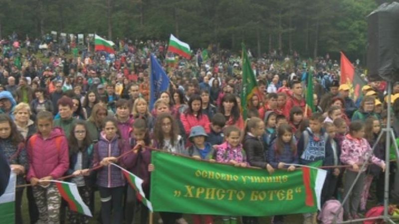 Хиляди се събраха на връх Околчица днес в знак на