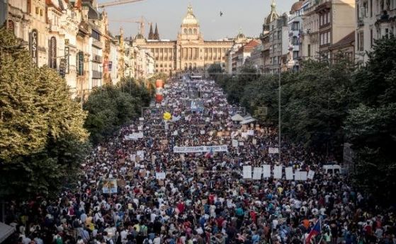 Чехия преживя най-големия политически протест от падането на комунизма досега