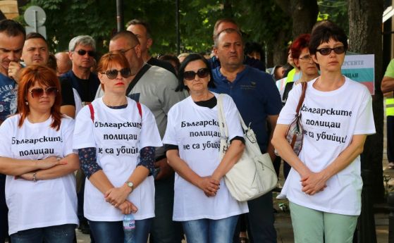 Протест в защита на полицаите осъдени за смъртта на Ангел Димитров Чората