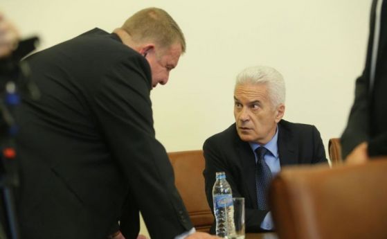 Сидеров: Каракачанов е шапката на прайда, оставка веднага
