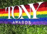 Блясък по червения килим на наградите 'Тони'