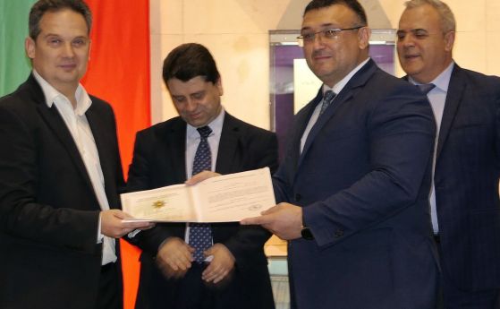 Почетен медал на МВР за шефа на  VIVACOM Атанас Добрев