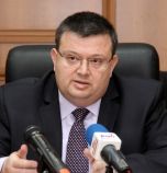 Вербовчикът на 16-годишното момче от Пловдив се крие някъде в Северна Африка