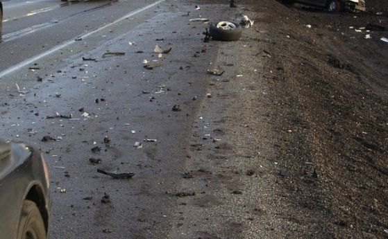 Шофьор загина при челен сблъсък на два български ТИРа в Румъния