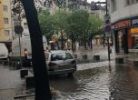 Дъждът спря за кратко тролеи в Люлин, наводни част от Солунска