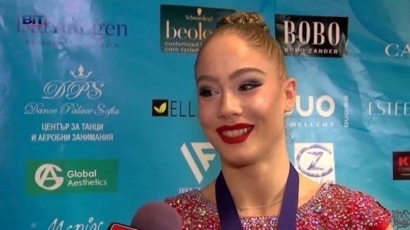 Световната и европейска шампионка по художествена гимнастика Елена Бинева изненадващо