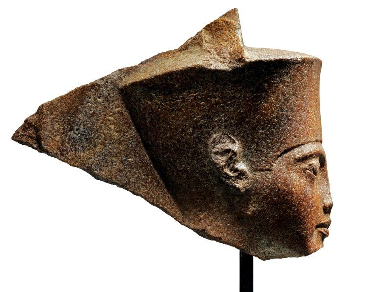Скулптура на главата на младия египетски вледетел Тутанкамон ще бъде