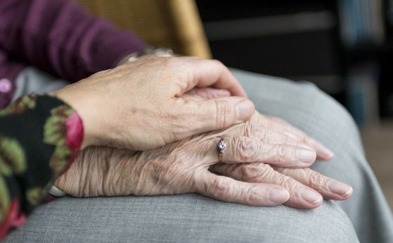 Необщителността може да е ранен признак на деменция