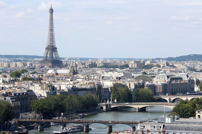 Необичайно високите температури във Франция - и особено Париж -