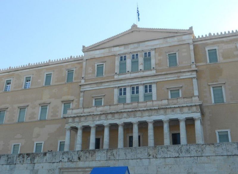 Гърците днес гласуват на предсрочни парламентарни избори. Вотът ще продължи до