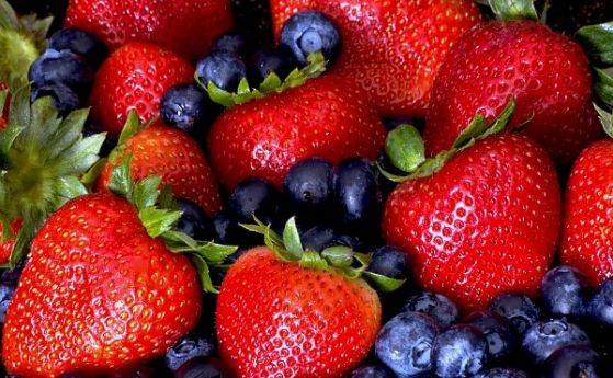 Обсъждат включването на повече български сезонни плодове в безплатната закуска на децата