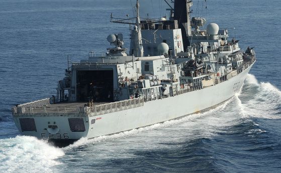 Въоръжени ирански лодки са се опитали да задържат британски танкер